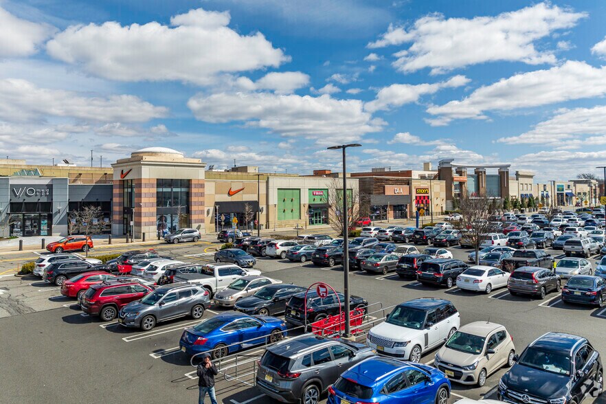 Primary Photo Of 1 Bergen Town Ctr, Paramus General Retail For Lease