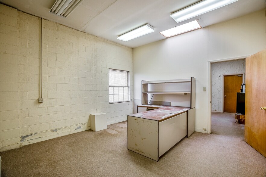 More Photos Of 20 Arroyo Cuyamungue Rd, Santa Fe Warehouse For Sale