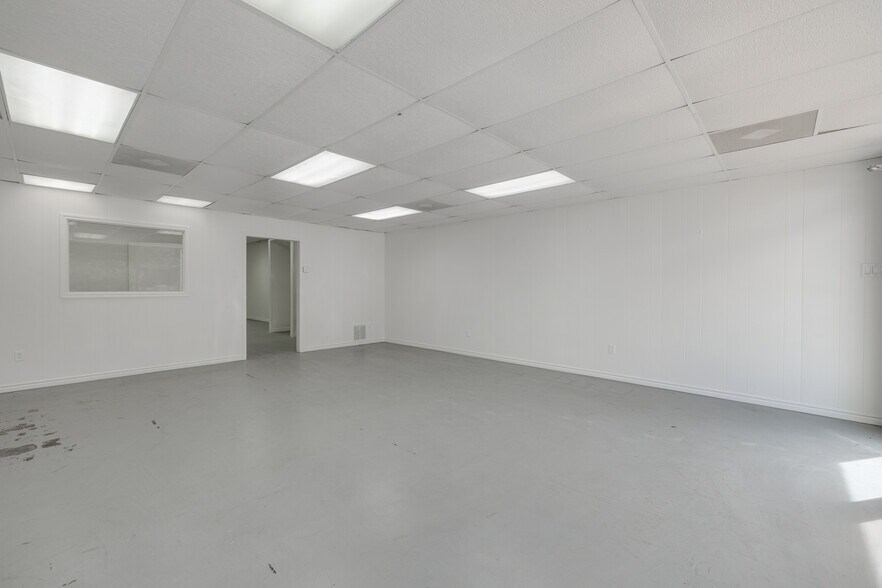 More Photos Of 623-627 Pine St, Abilene Storefront For Sale