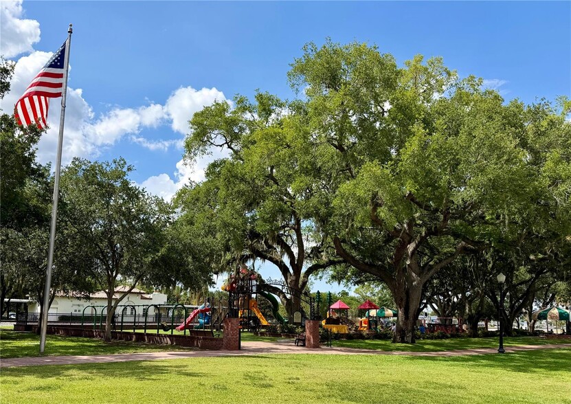 More Photos Of 208 Center St, Auburndale Office For Sale