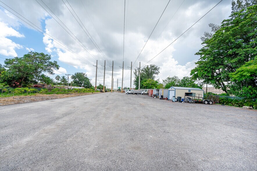 More Photos Of 5050 Peters Rd, Plantation Land For Lease
