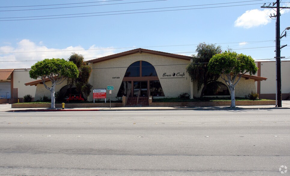 More Photos Of 13720 S Western Ave, Gardena Warehouse For Lease