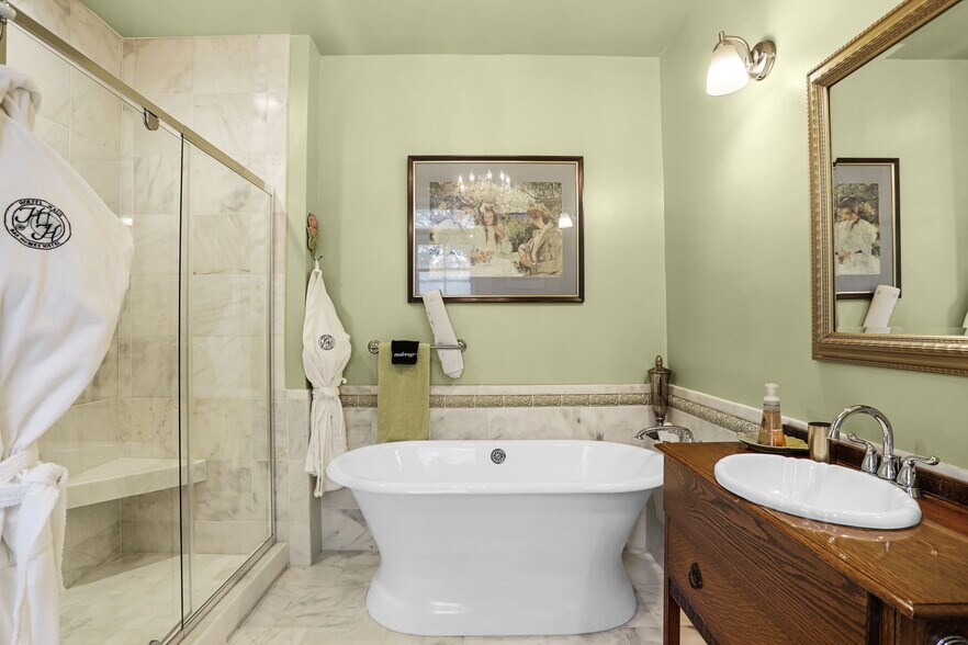 More Photos Of 504 W 5th St, Washington Hospitality For Sale