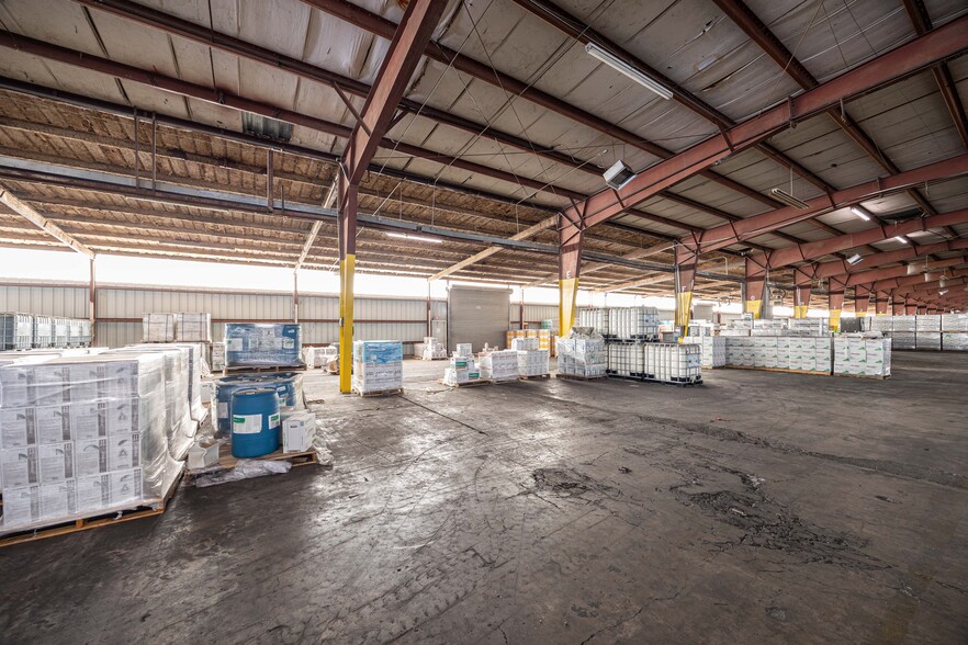 More Photos Of 3710-3719 E Us-90, Lake City Manufacturing For Lease