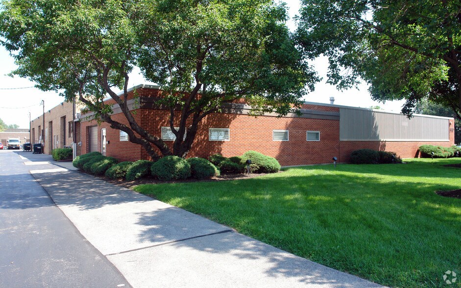 Primary Photo Of 3750 Industrial Ave, Rolling Meadows Warehouse For Sale