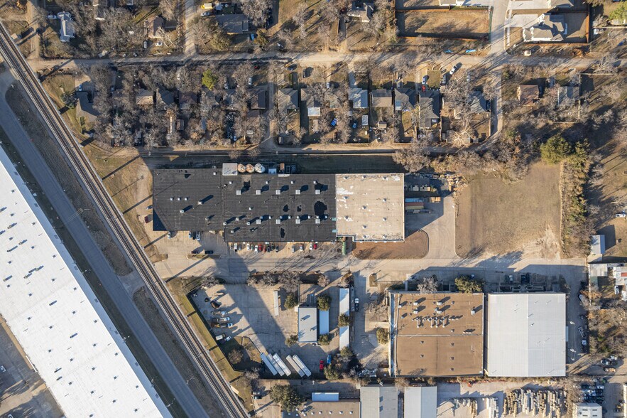 More Photos Of 1420 Vinylex Dr, Carrollton Distribution For Sale