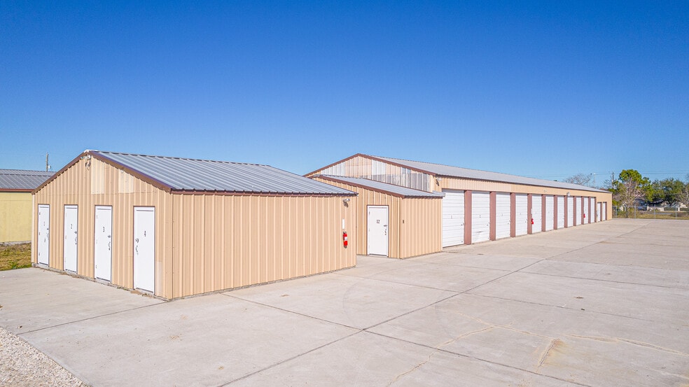 More Photos Of 207 27th St, San Leon Self Storage For Sale