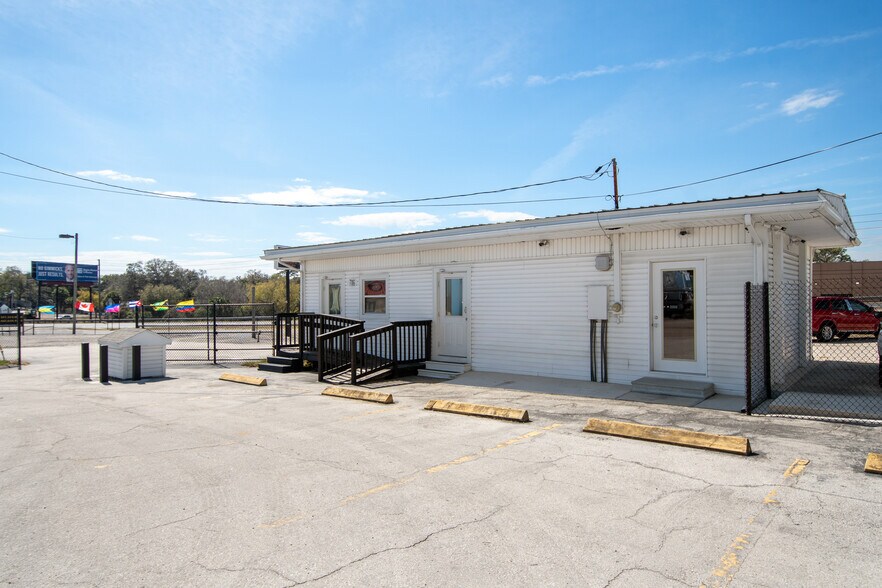 More Photos Of 7116 Rose Ave, Orlando Auto Dealership For Sale