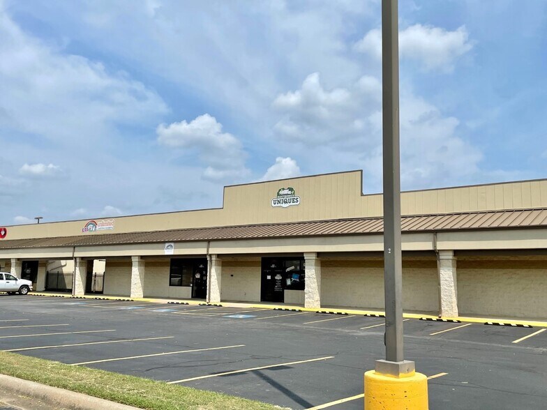 More Photos Of 120 Southwinds Rd, Farmington Restaurant For Sale