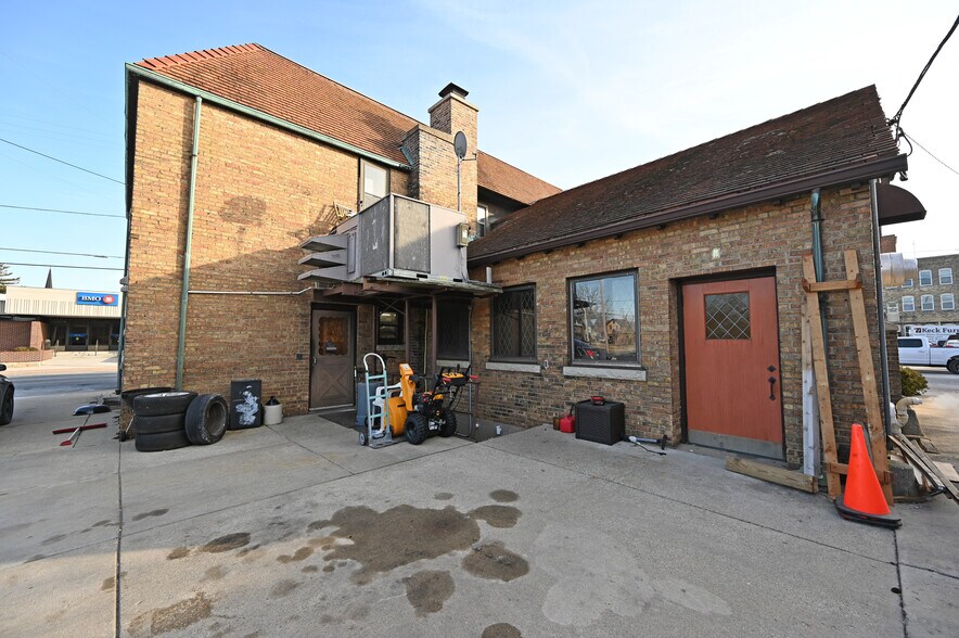 More Photos Of 200 N 2nd St, Watertown Restaurant For Sale