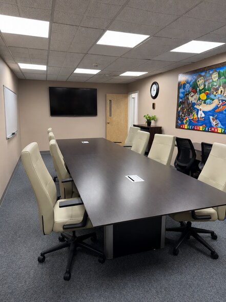 More Photos Of 70 Acorn Ln, Levittown Office For Sale