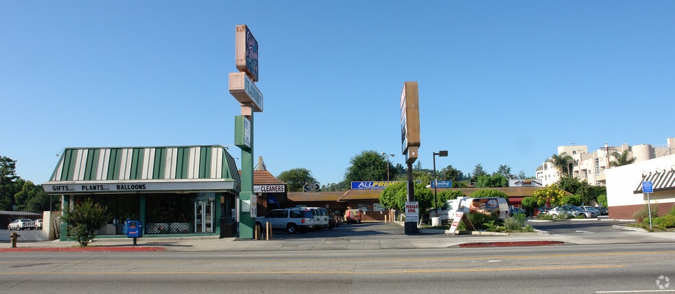 More Photos Of 15600 Ventura Blvd, Encino Unknown For Lease