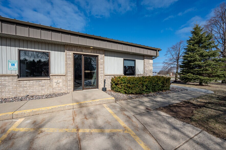 More Photos Of 4424 Dickinson Rd, De Pere Office For Lease