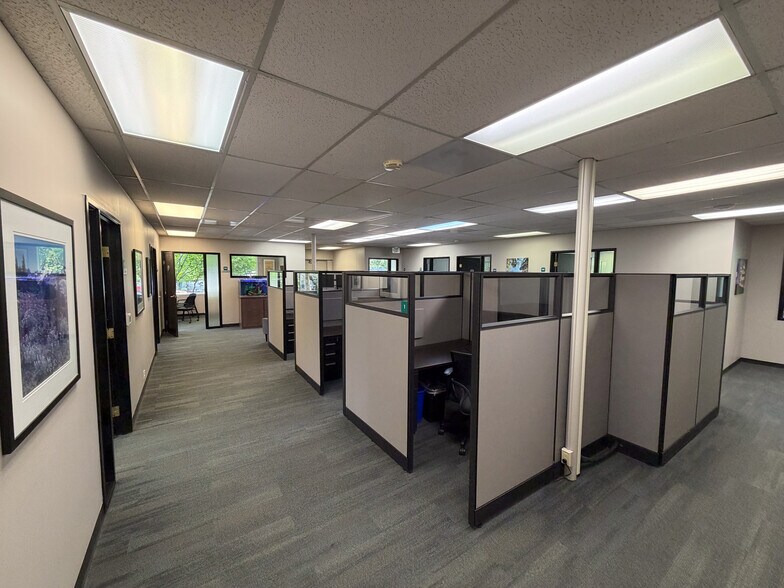 More Photos Of 7180 SW Fir Loop, Tigard Office For Sale