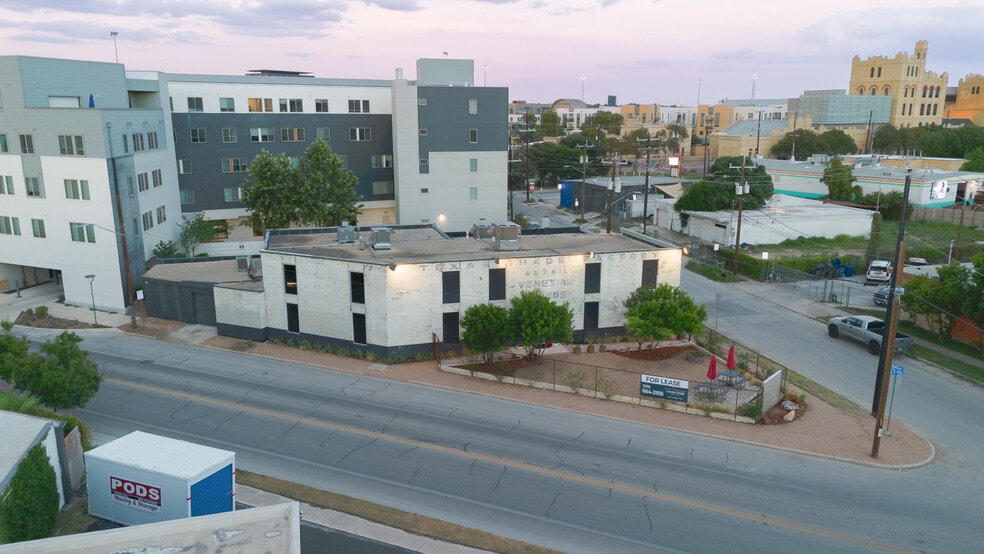 More Photos Of 915 Dallas St, San Antonio Flex For Lease
