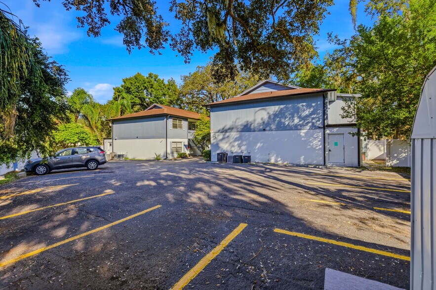 More Photos Of 9208 N Connechusett Rd, Tampa Apartments For Sale
