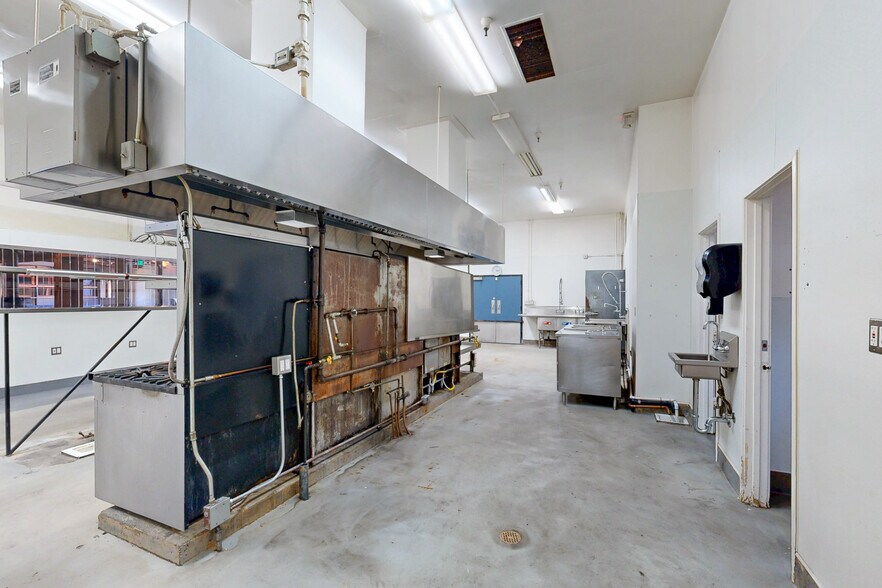 More Photos Of 5862-5872 Doyle St, Emeryville Restaurant For Sale