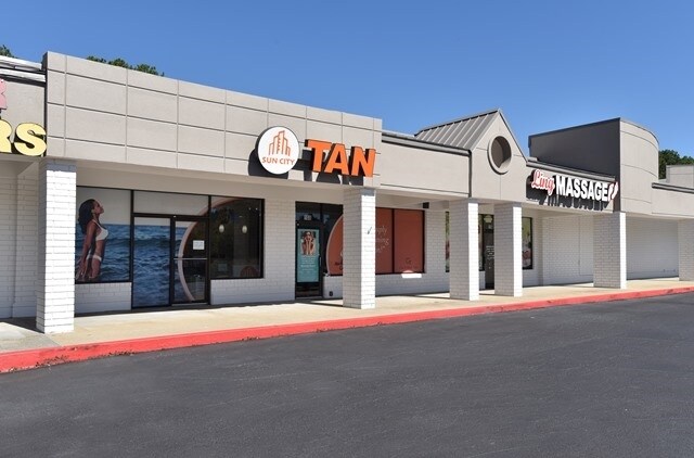 More Photos Of 2421-2423 Shallowford Rd, Marietta Unknown For Lease