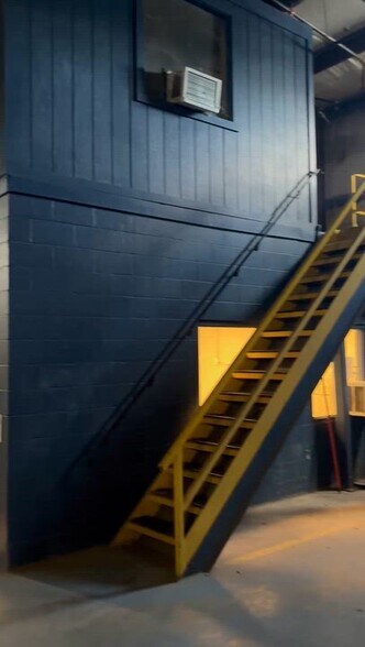 More Photos Of 200 Park Ave, Newberry Warehouse For Lease