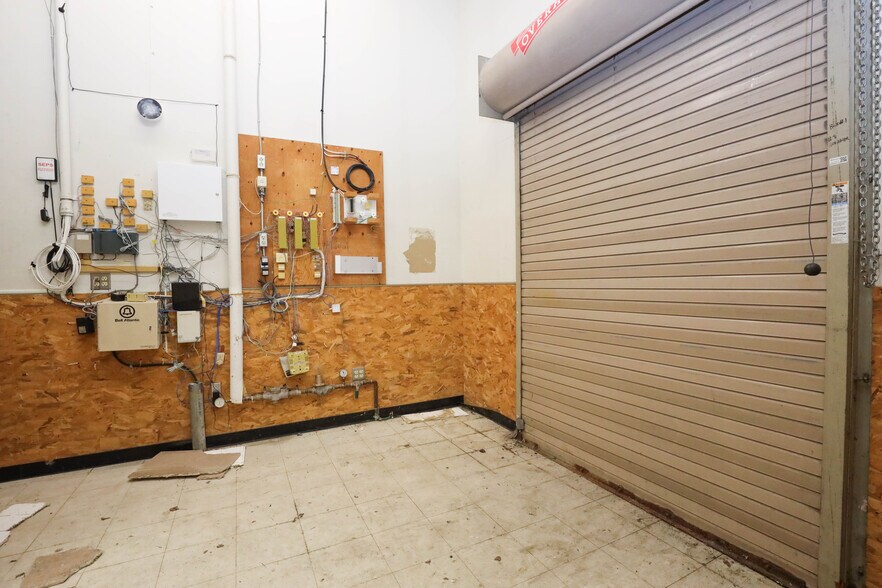 More Photos Of 902 N Lewis St, Glenville Drugstore For Lease