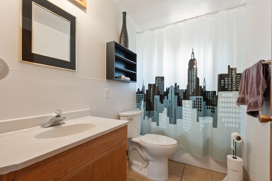 More Photos Of 1660 River Rd, Eugene Office For Lease