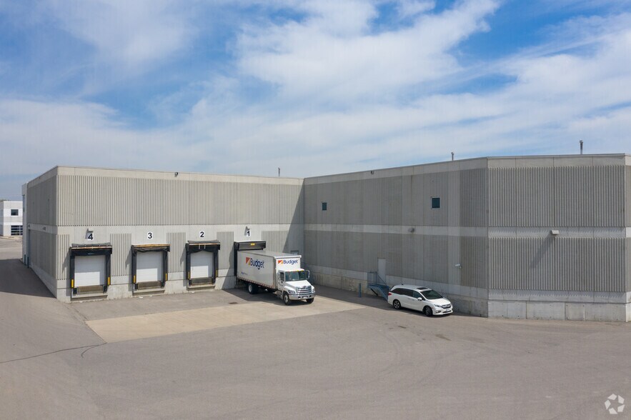 More Photos Of 159 Don Hillock Dr, Aurora Warehouse For Lease