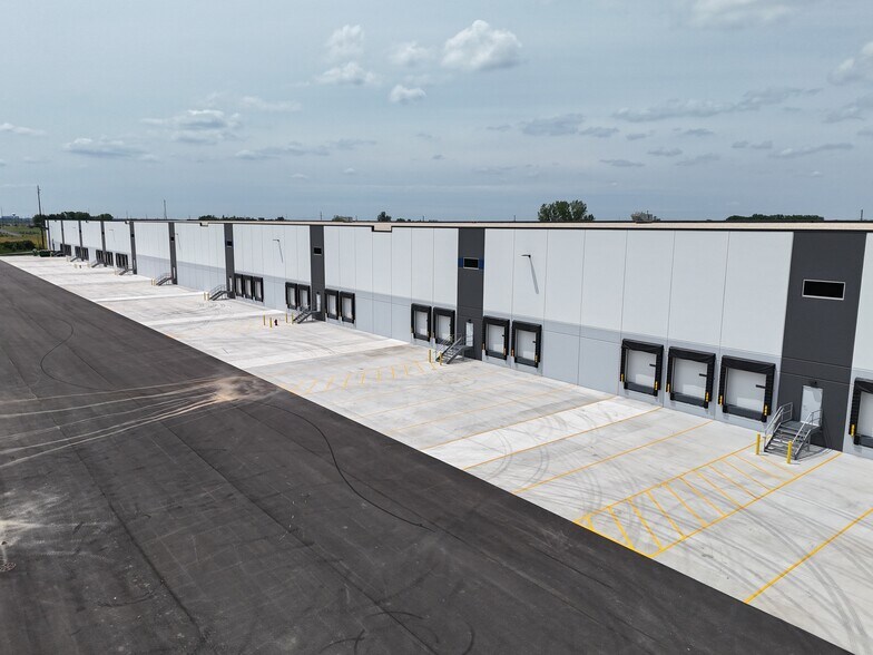 More Photos Of 8719 Mississippi St, Merrillville Distribution For Lease