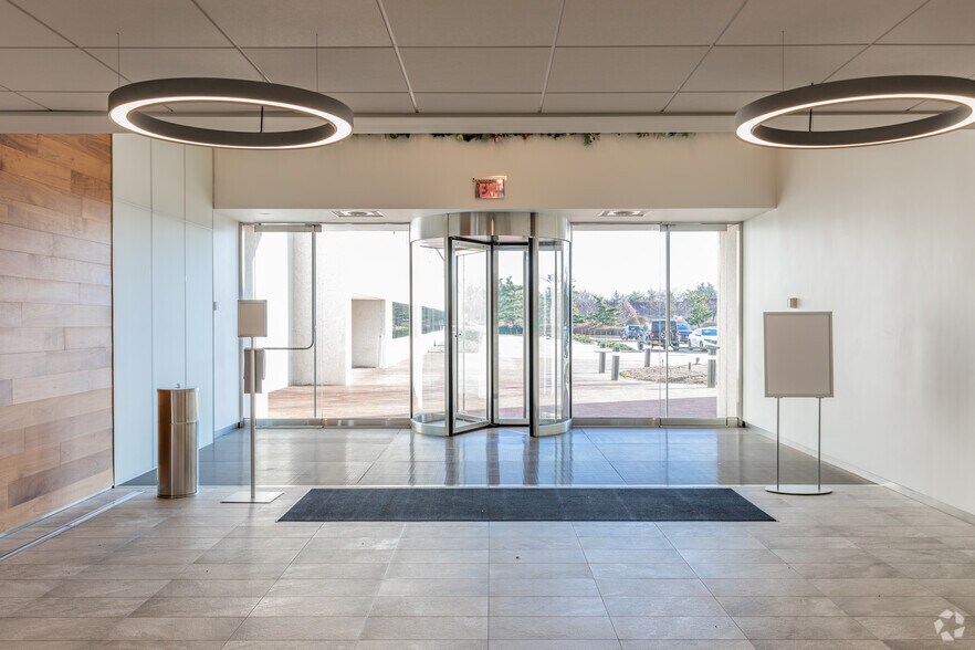 More Photos Of 2 Jericho Plz, Jericho Office For Lease