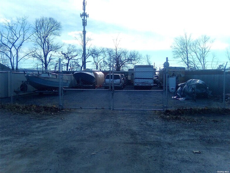 More Photos Of Railroad Avenue, Center Moriches Land For Lease