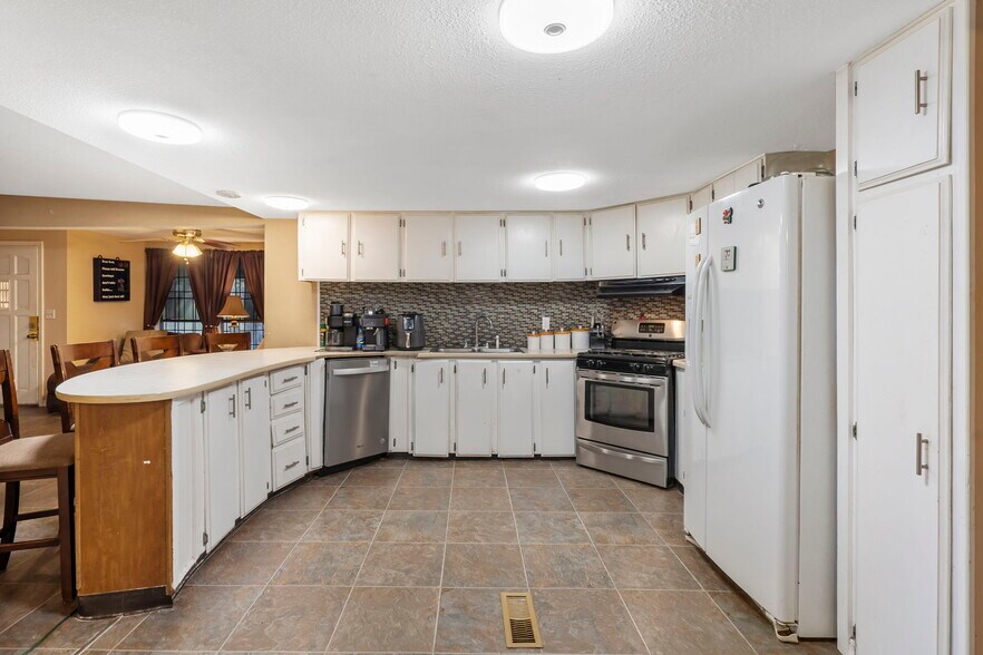 More Photos Of 6162 US Highway 160, Theodosia Restaurant For Sale