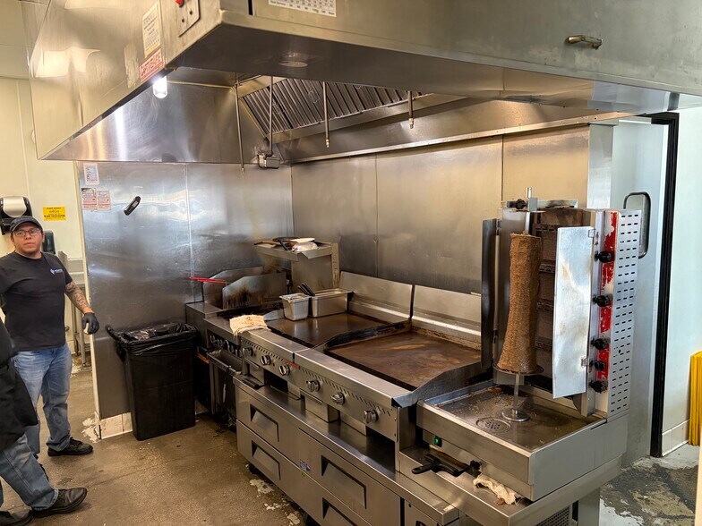 More Photos Of 1111-1191 S Victoria Ave, Oxnard General Retail For Lease