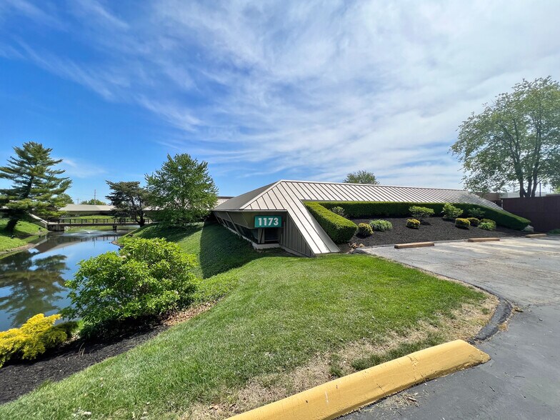 Primary Photo Of 1173 Corporate Lake Dr, Creve Coeur Office For Sale
