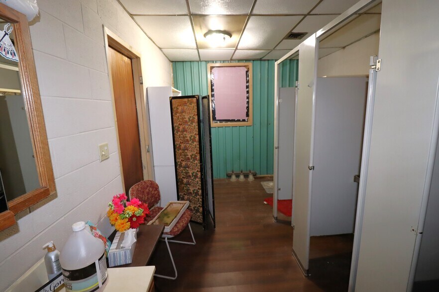 More Photos Of 3600 Ellis Ave, Ashland Flex For Sale