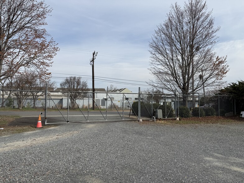 More Photos Of 5100 Old Pineville Rd, Charlotte Office For Lease