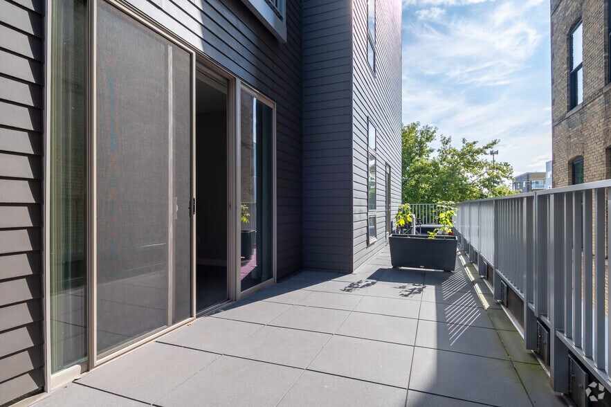 More Photos Of 211 W Mineral St, Milwaukee Apartments For Lease
