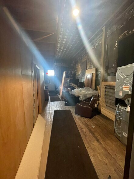 More Photos Of 522 S Main St, Elkhart Storefront Retail Residential For Lease