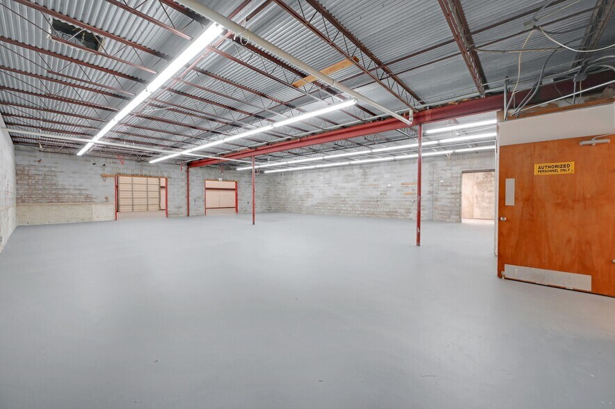 More Photos Of 5715 Kenwick St, San Antonio Warehouse For Lease