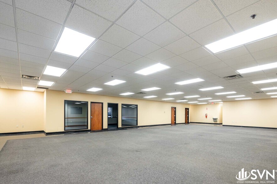 More Photos Of 440 Greendale Rd, Lexington Warehouse For Lease