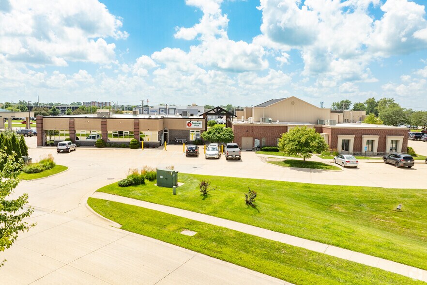 More Photos Of 1065-1067 N Center Point Rd, Hiawatha Office For Sale