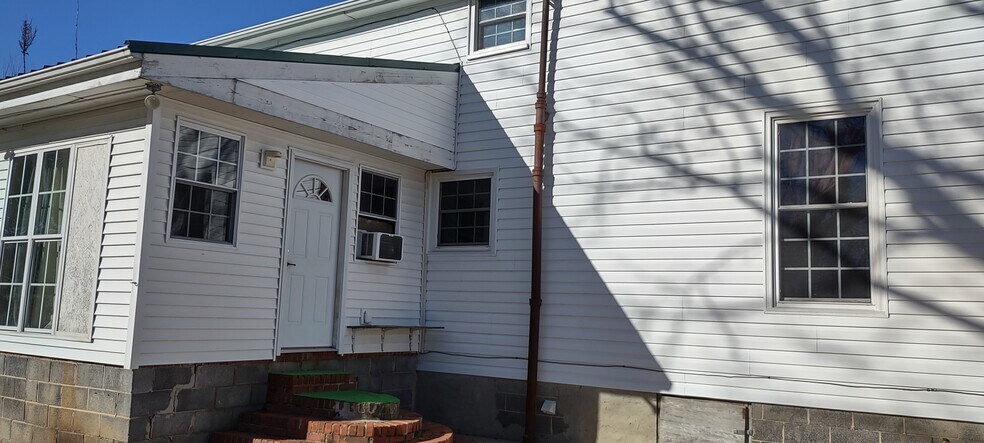 More Photos Of 119 W Main St, Youngsville Freestanding For Lease