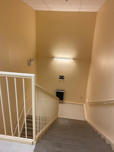 More Photos Of 345 N Main St, New City Office For Sale