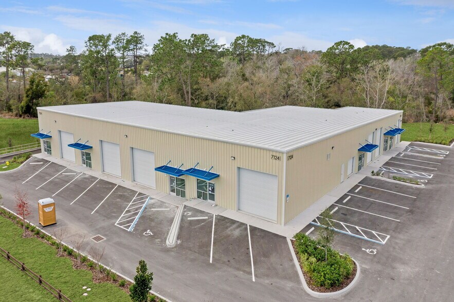 More Photos Of 7120 Sampey Rd, Groveland Business Park For Lease