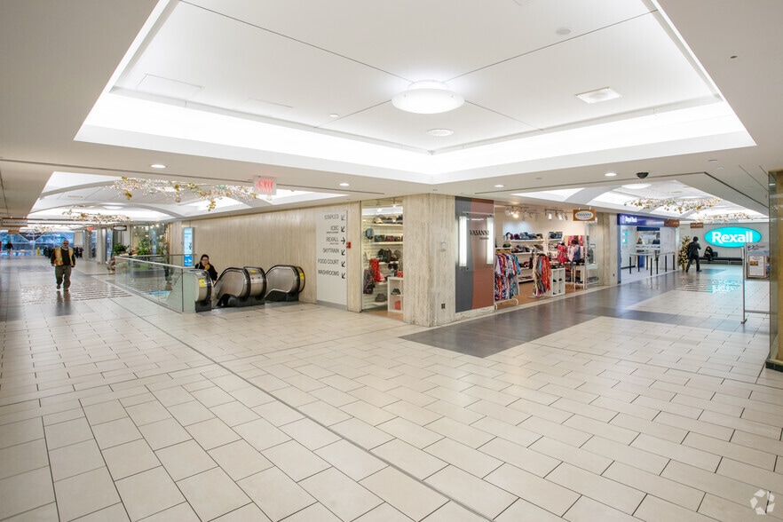 More Photos Of 1055 W Georgia St, Vancouver General Retail For Lease