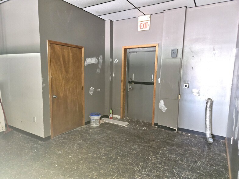 More Photos Of 1344-1358 E Bristol Rd, Burton Freestanding For Lease