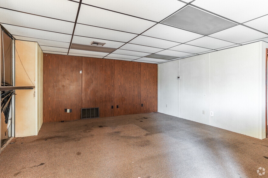 More Photos Of 711-725 SW 4th St, Oklahoma City Service For Sale