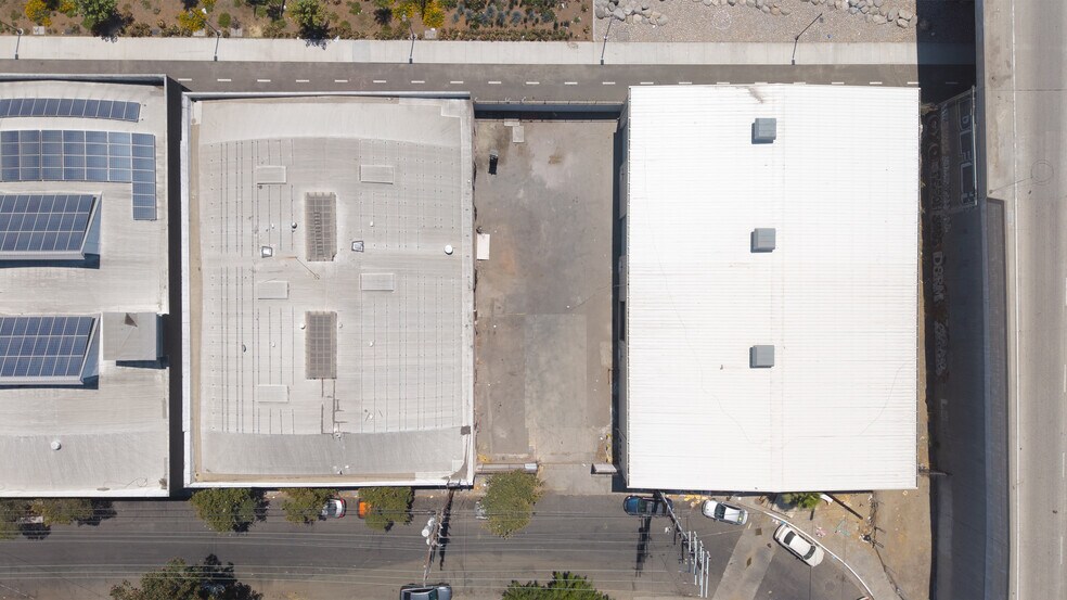 More Photos Of 326-330 W 58th St, Los Angeles Warehouse For Sale