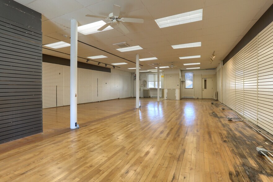 More Photos Of 19 W Market St, Jonestown Storefront Retail Office For Lease