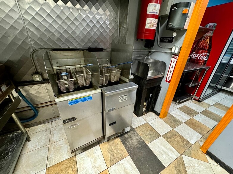 More Photos Of 726 Courtlandt Ave, Bronx Restaurant For Lease