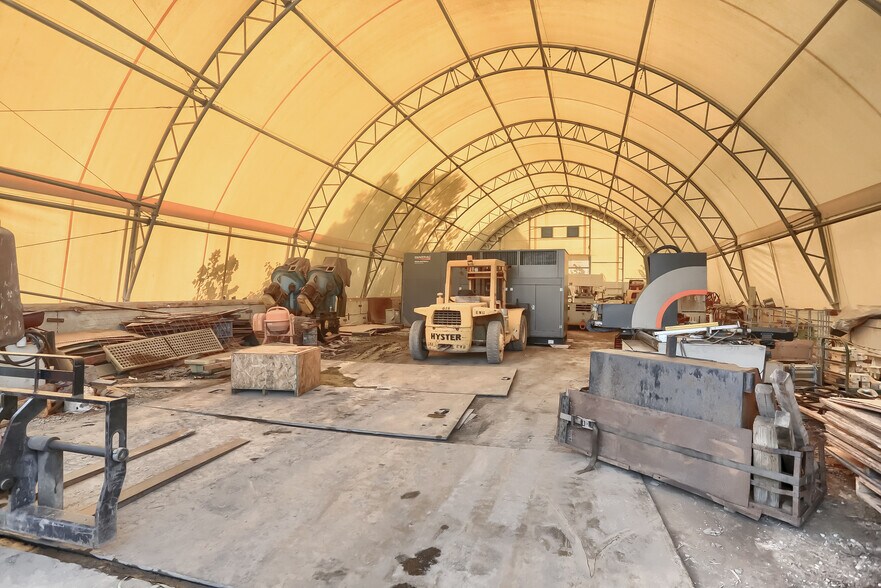 More Photos Of 740 Greensburg Rd, New Kensington Warehouse For Lease