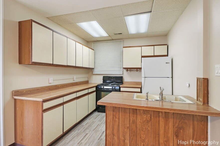 More Photos Of 132 Center St, Grayslake Storefront For Sale